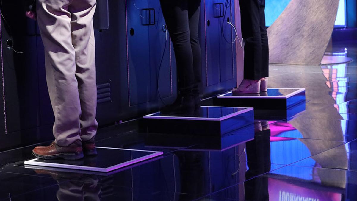 podium_feet