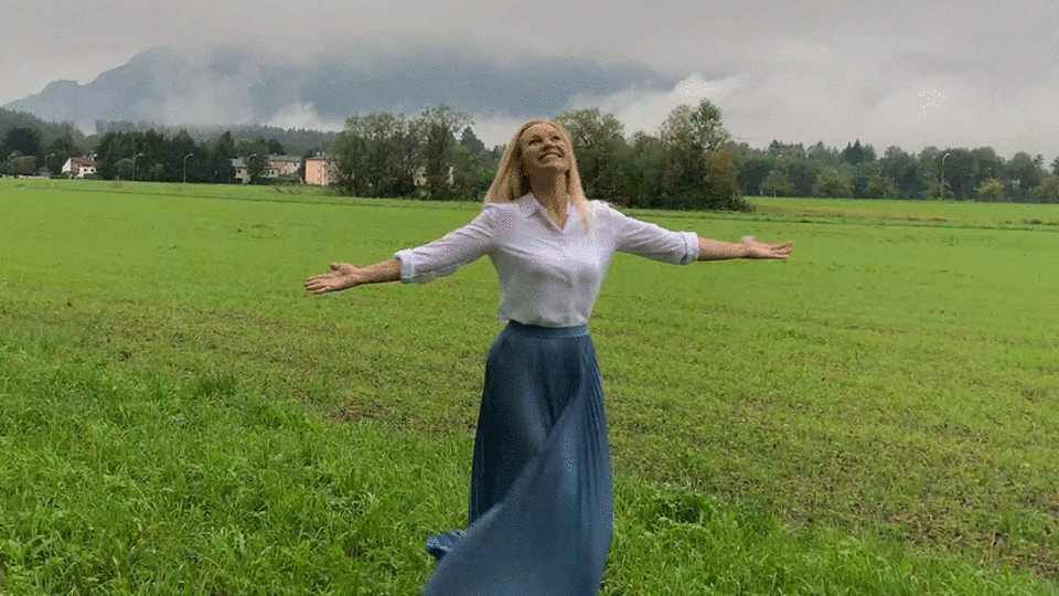 sarah spinning in the hills