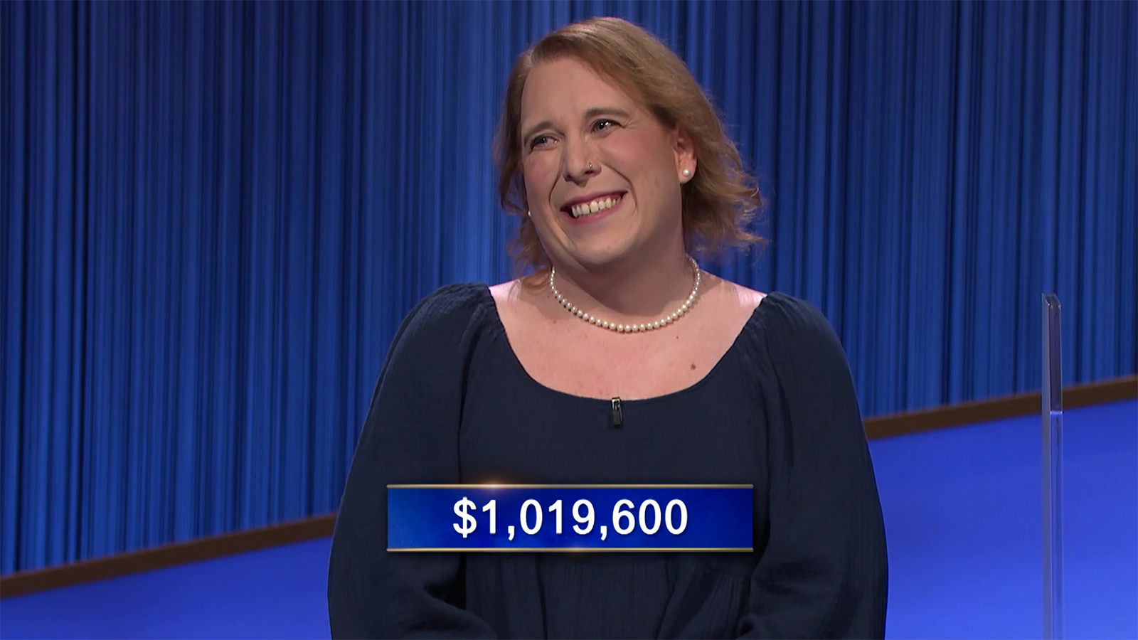 Amy Schneider on set with $1,019,600 total score 