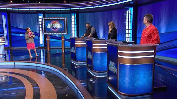 Mayim Bialik and contestants Ryan Long, Tory Waltrip, and John Seroff